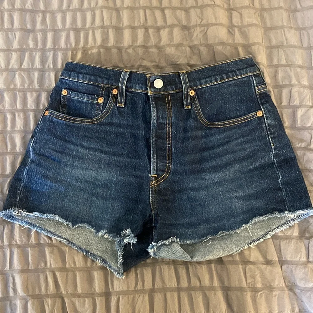 Levi's Women's 501 Original Shorts, Salsa Shaker (Waterless), sz 28 - Picture 1 of 6